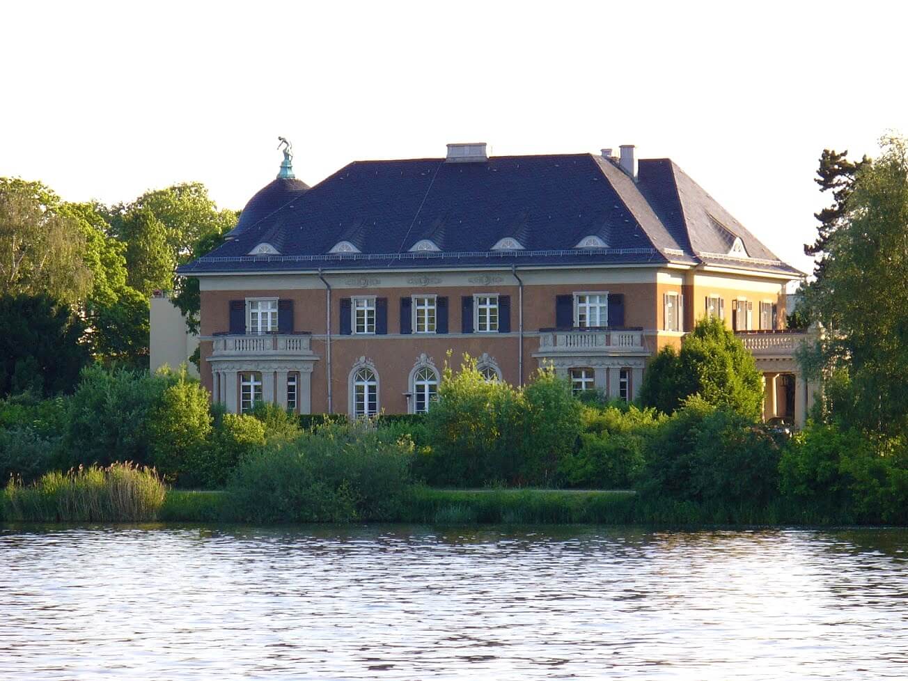 Bank Far Schiffahrt