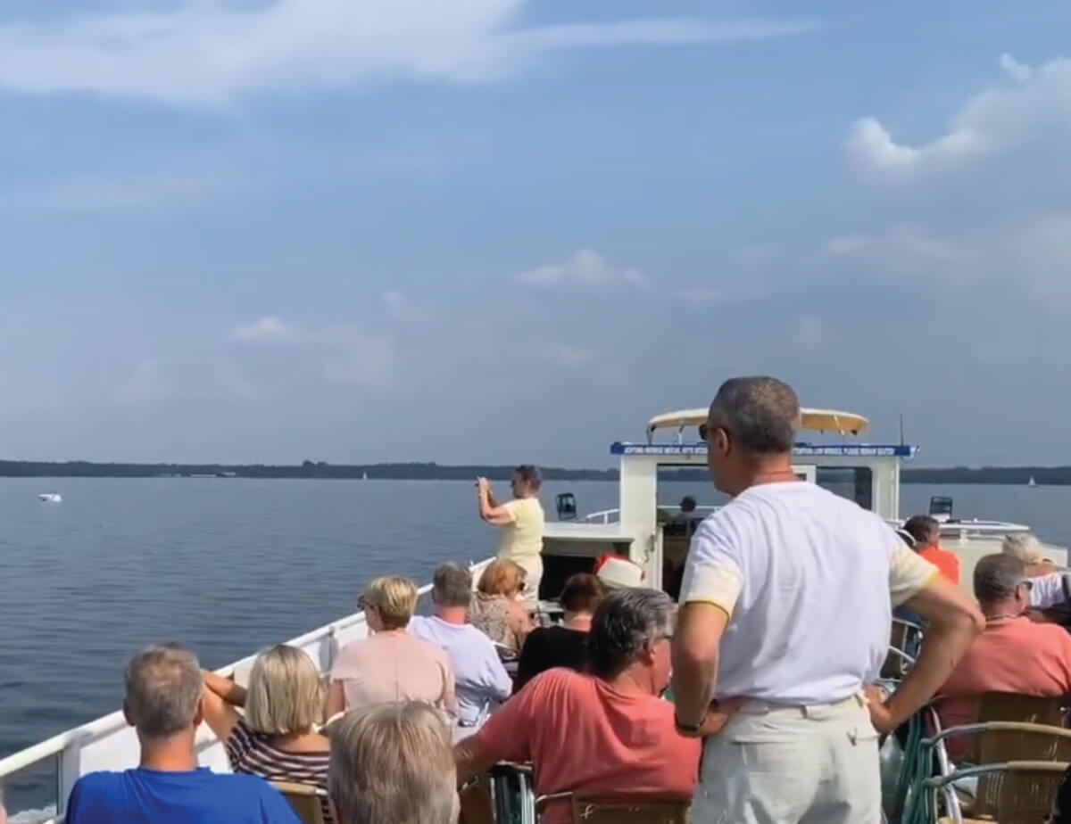 schiffsrundfahrt-durch-berlin-schiff-bon-ami-auf-dem-mueggelsee schiffsfahrt-berlin-erlebnis-charterfahrt-hoehe-moltkebruecke