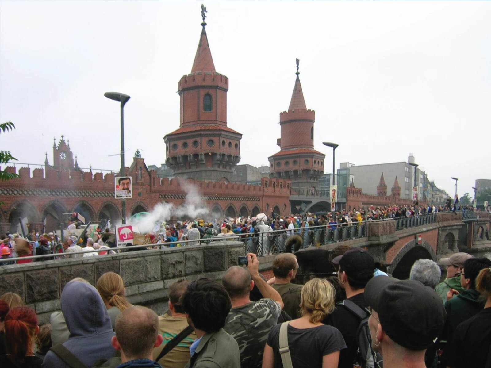 oberbaumbruecke-berlin-wasserschlacht-2005 Oberbaumbrücke Berlin aus der Schiffsperspektive